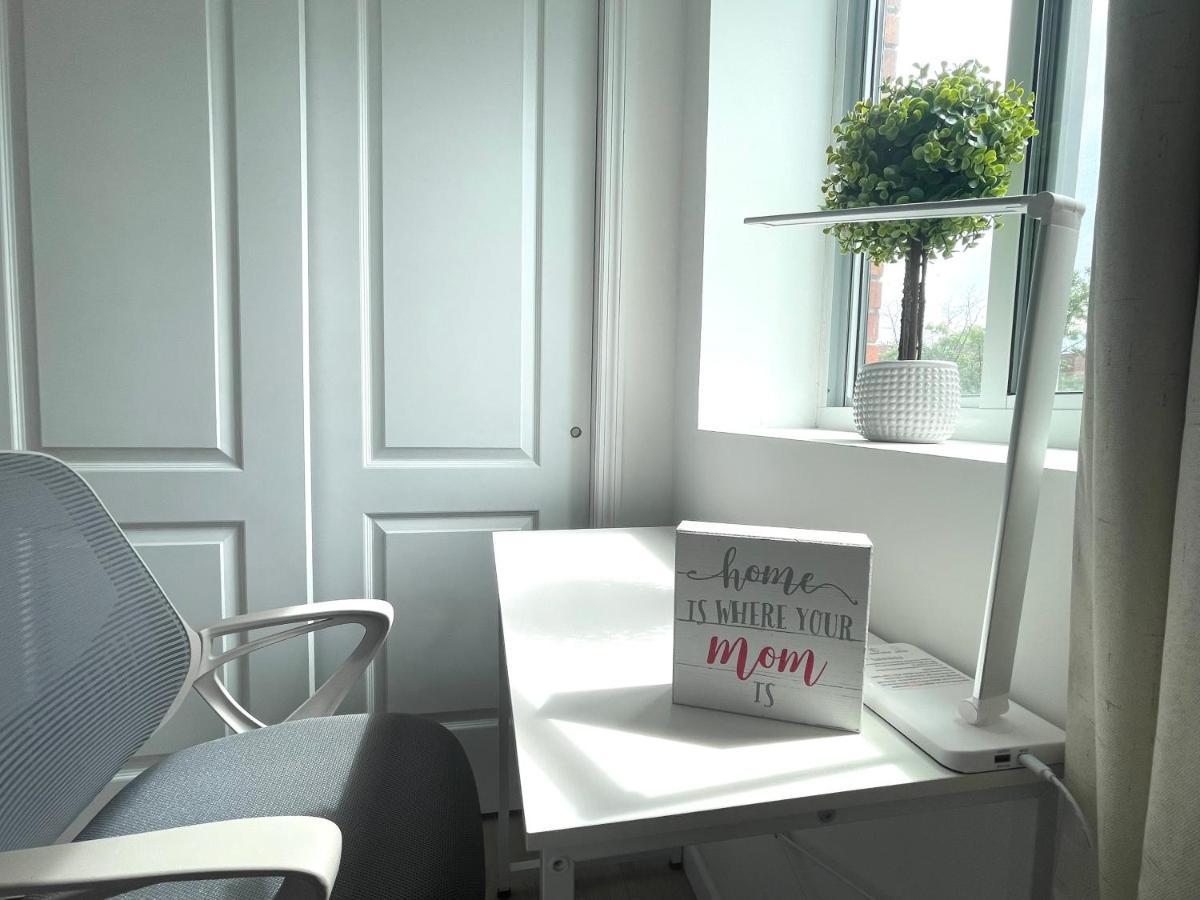 Appartamento Brand New!!!with Balcony, Free Parking, 3 Minutes To Subway